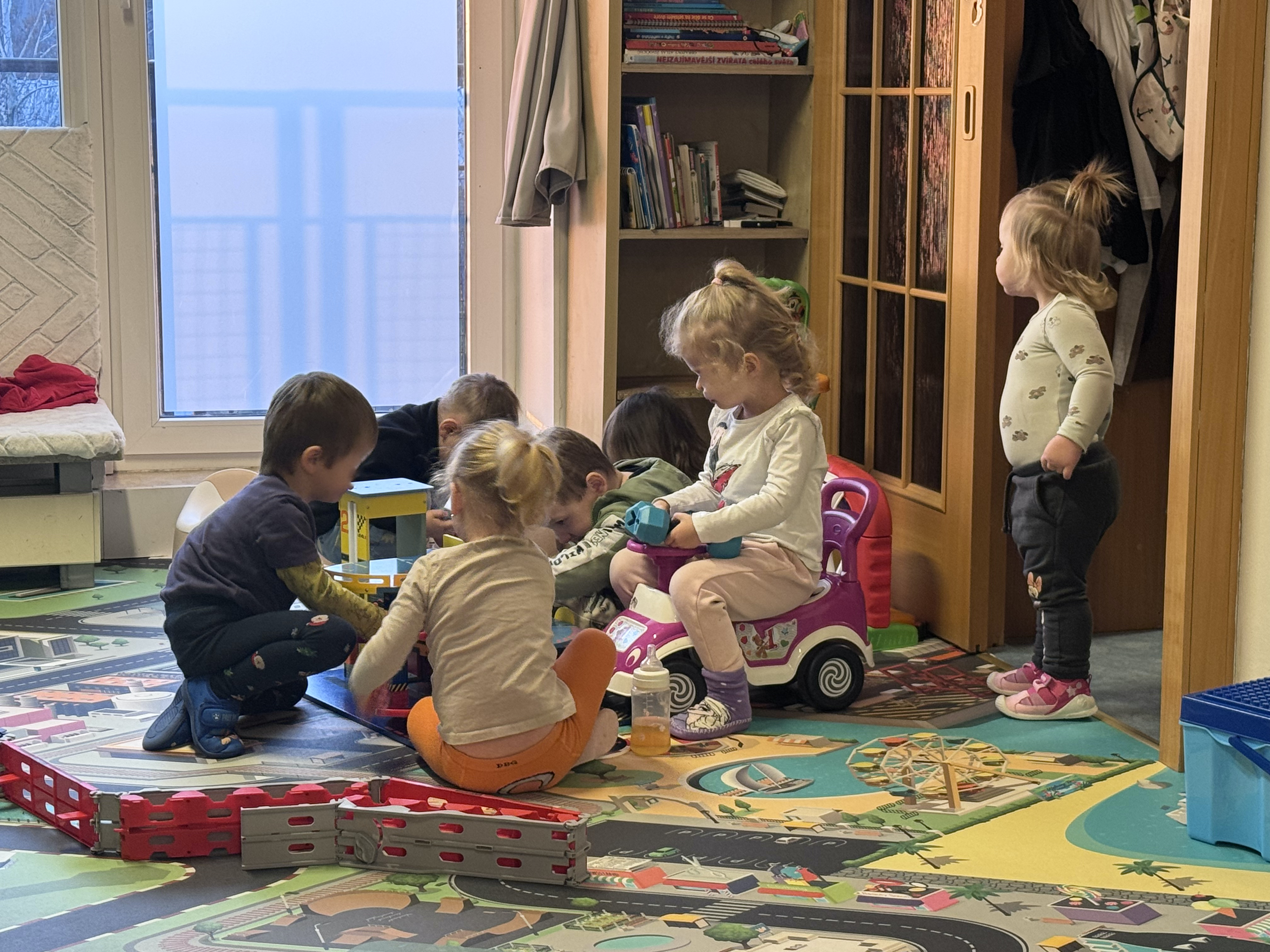 Pojď si s námi hrát